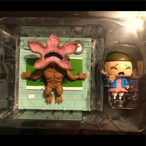 Lootcrate Stranger Things Eleven 11 vs Demogorgon figures